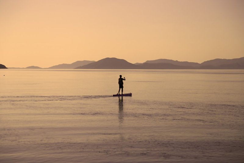 SUPと瀬戸内の夕景